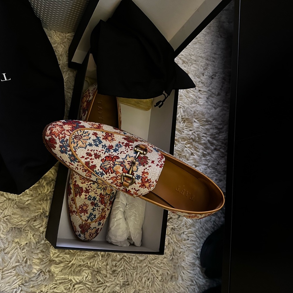 Taft loafers! Great condition! Worn twice. Size 11!